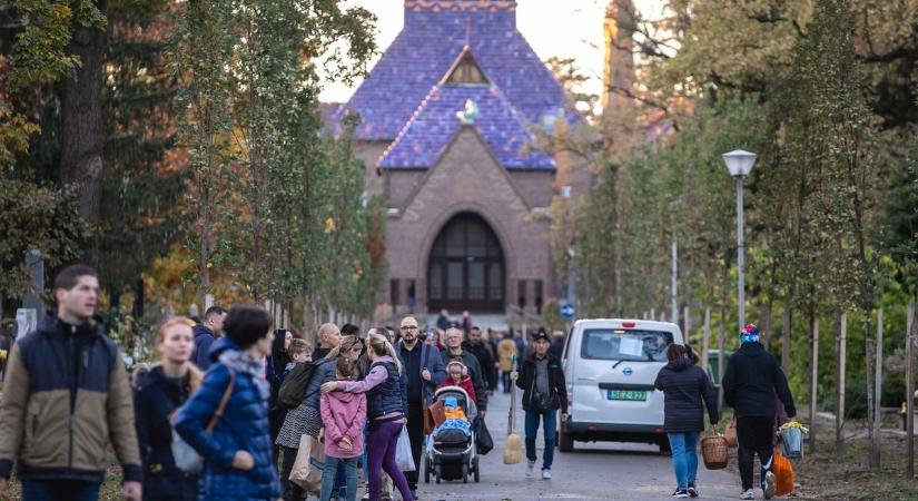 A Debreceni Köztemető így várja a látogatókat mindenszentek idején