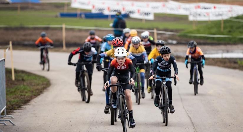 Száznál is több bringás érkezik a debreceni VeloParkba