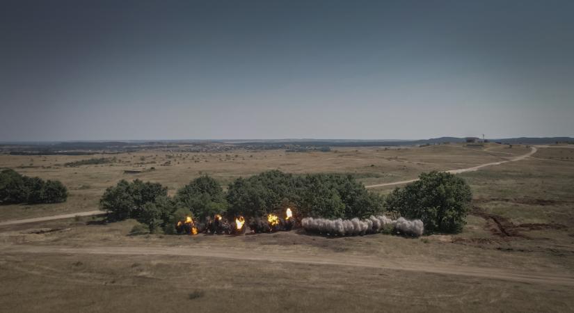 Századtámpontot építettek szentesi katonák a Bakonyban