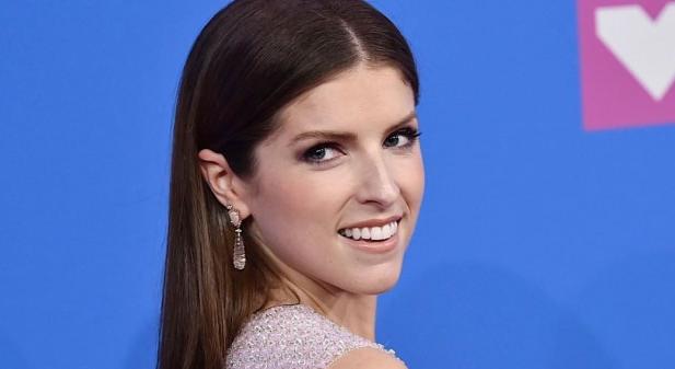 Egy kis szívesség 2: Anna Kendrick és Blake Lively kibékültek a film kedvéért