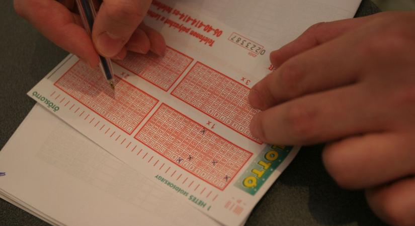 Lottónyeremény: 6,525 milliárd a tét – Már egy 10 emeletes panelnél is magasabbra ér a pénzhalom