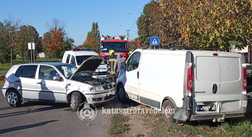 Egy személygépkocsi és egy haszongépjármű ütközött Gyulán