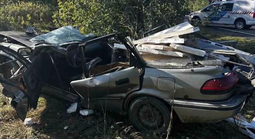 Szinte semmi sem maradt az autóból, szörnyethalt a sofőr (videó)