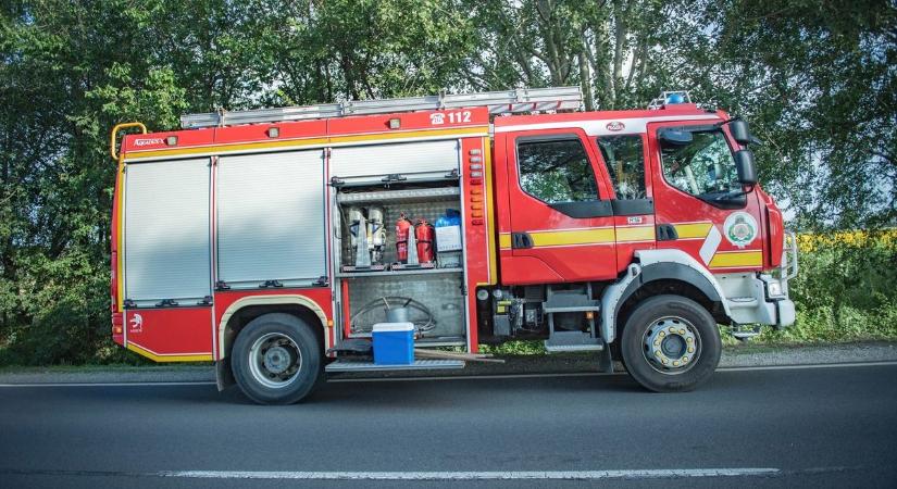 Árokba borult autó és lehasadt faág okozott bajt Hajdú-Biharban