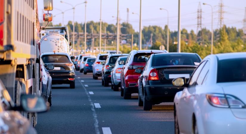 Hatalmas dugók várhatóak ezen az útszakaszon, kerülje, ha teheti