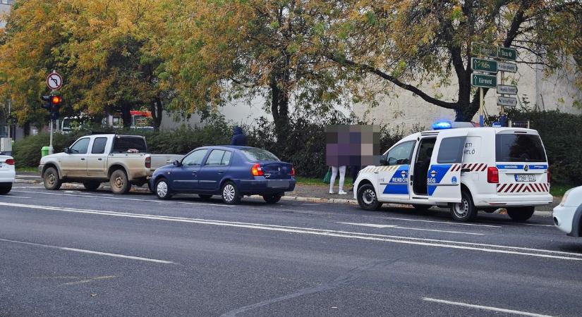 Baleset lassítja a forgalmat Szombathely belvárosában - helyszíni fotók