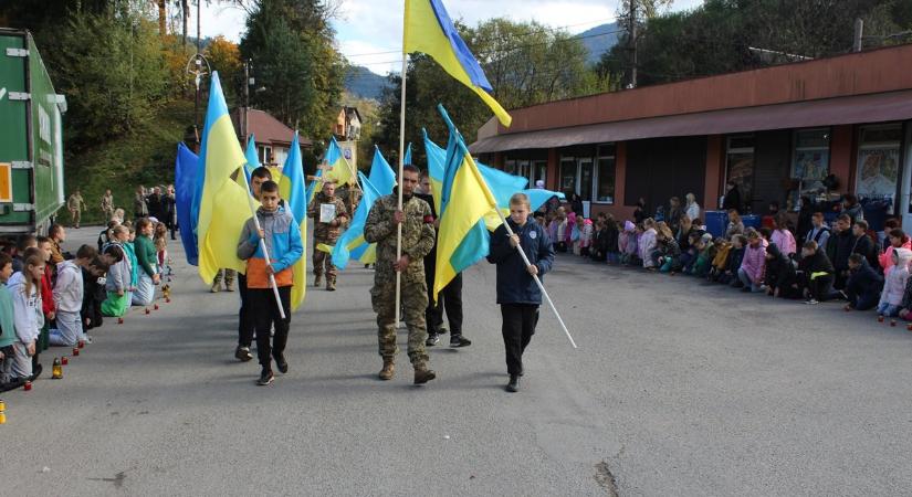 Kárpátalján elbúcsúztak Vaszil Rajhorodeckij katonától