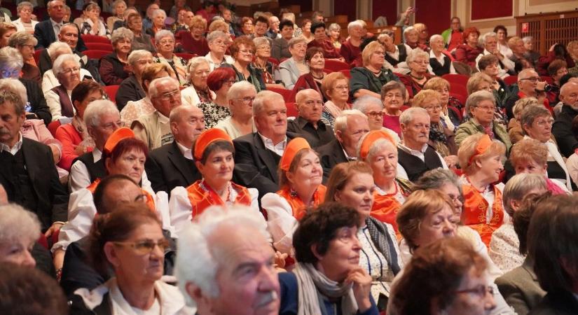 Több száz idősnek tették szebbé a napját Debrecenben