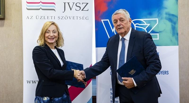 Együttműködési szerződést írt alá a VOSZ és a JVSZ