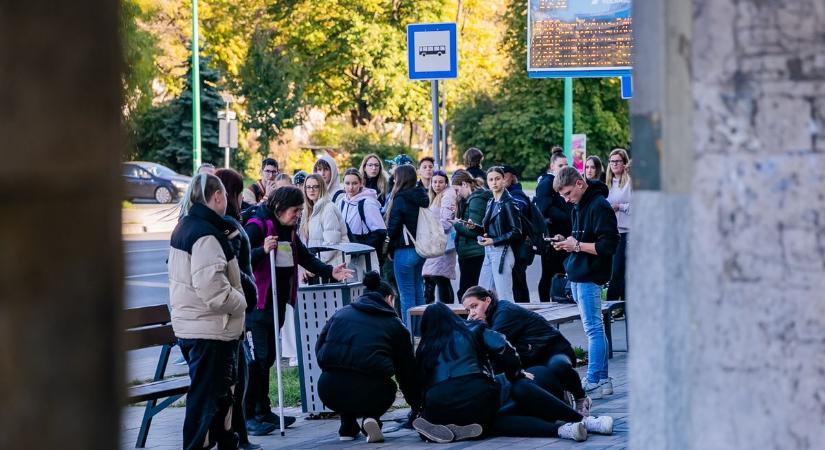 Újraélesztési világnap Dunaújvárosban és sorozatos rosszullétek a Vasmű úton - videóval