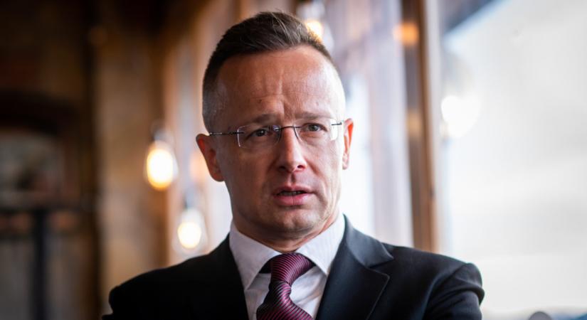 Szijjártó Péter: tényszerűen nem igaz, hogy a hazánkban dolgozó külföldiek a magyaroktól vennék el a munkalehetőségeket