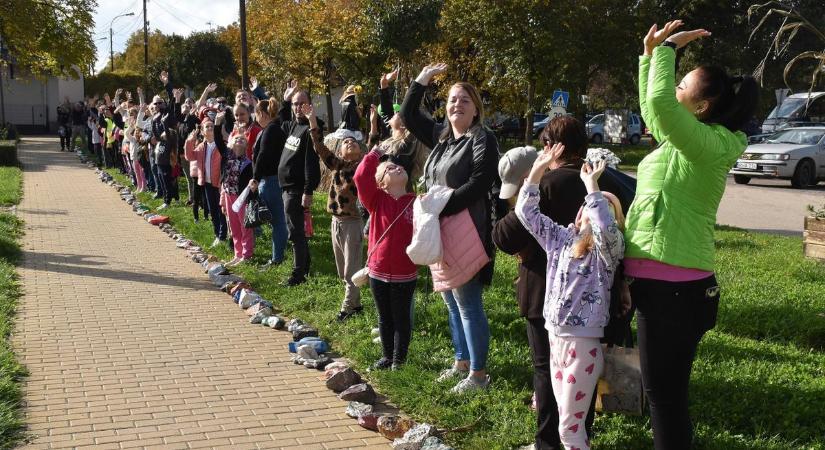 Remek bulit csaptak Csuszi, a kőkígyó rajongói Jászkiséren – videóval