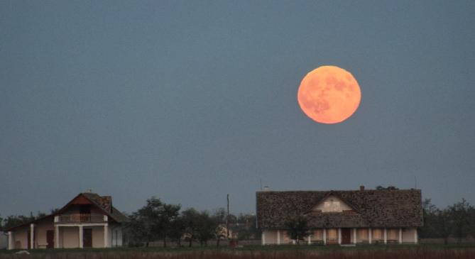 Felkelt az ősz első szuperholdja