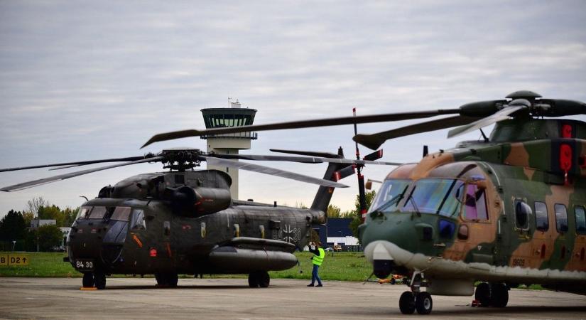 A helikopteresek „Top Gunjai” cikáztak az égen Pápán  videó