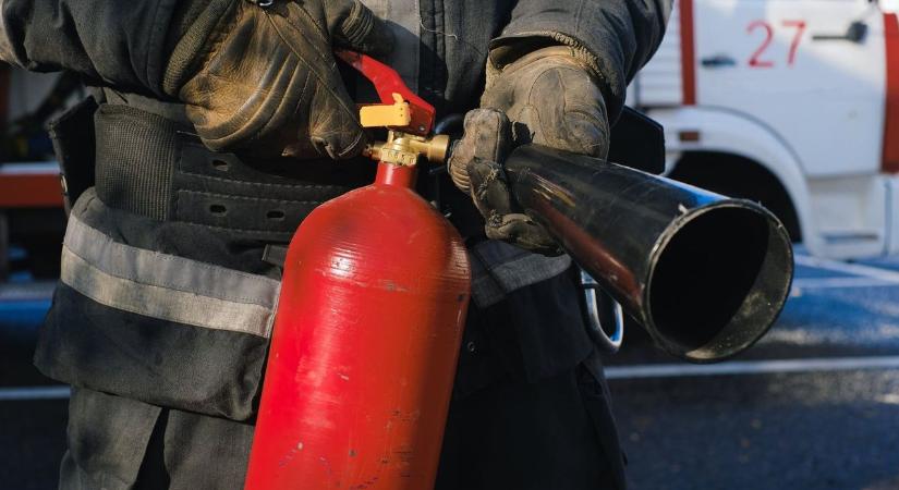 Most érkezett: körbezárták a lángok, elektromos roller miatt halt meg otthonában a férfi