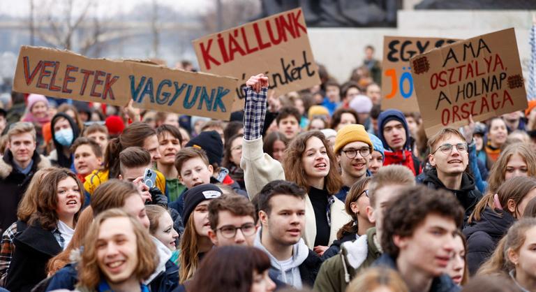 Több ezren tüntethetnek ismét a Bazilikánál a jobb közoktatásért