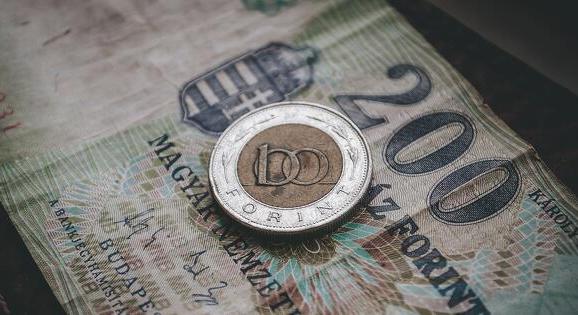 Visszatáncol 400 forint alá az euró?