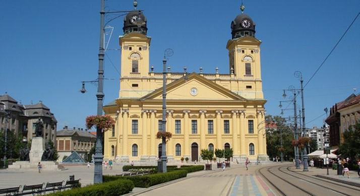 Debrecen és Budapest felbolydult: 700 diáklány robbantott a műszaki pályák világában!