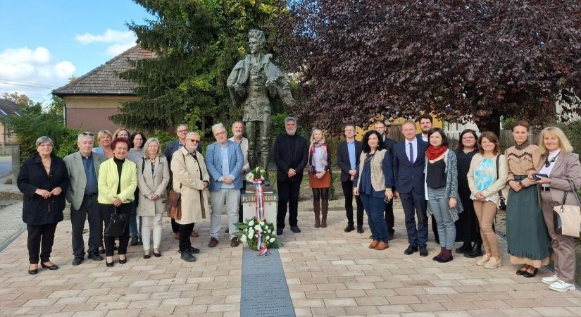 A Petőfi-kultusz jegyében Szalkszentmártonban