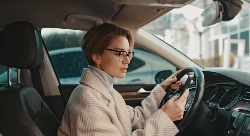 Kétezernél is több sofőr mobilozott vezetés közben