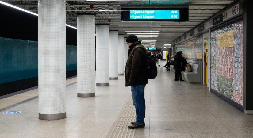 Téves tűzjelzés miatt állt le a hármas metró