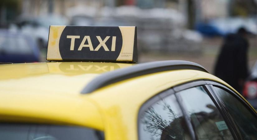 Bárcsak mindenki ilyen lenne: pórul járt családnak segített a debreceni taxis