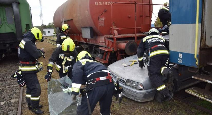 Elszabadult tartálykocsi okozott balesetet