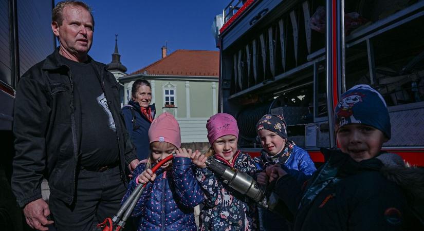 Másfél évszázados fennállását ünnepelte az Egri Tűzoltóság  fotók, videó