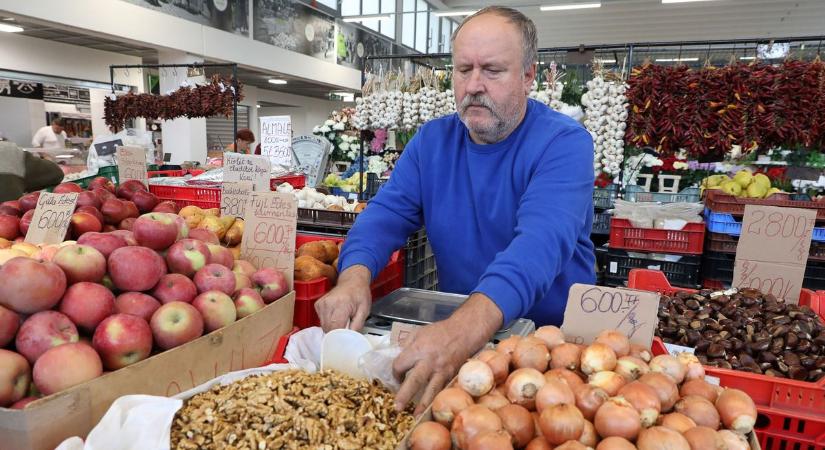 Bespájzolhatunk télire a Szombathelyi Vásárcsarnokban - az áraknak is utánanéztünk a piacon