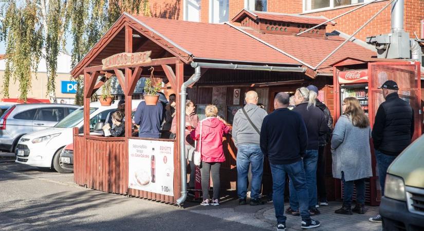 Lángosból nincs hiány a dunaújvárosi piacon