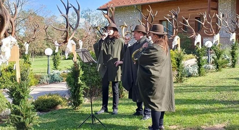 Kevesebb volt a vendég, de a szarvasbőgés szép trófeákat hozott