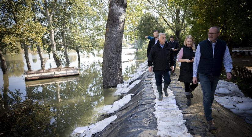 Családi nap címén toborozzák a vízügyeseket és tűzoltókat Orbán október 23-i beszédére