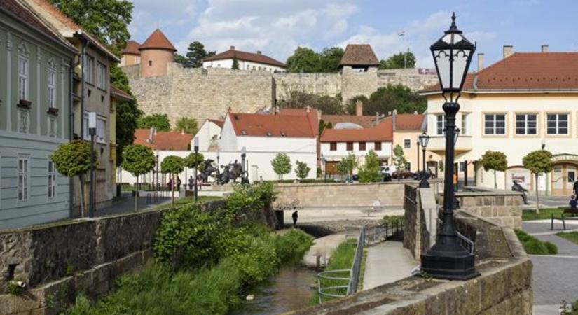 Tömegek indulnak útnak napokon belül, ezek a magyar városok a legnépszerűbb célpontok