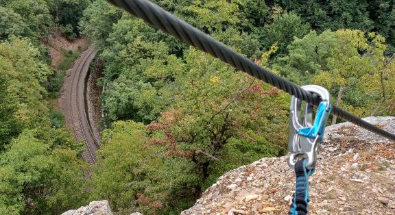 Ősmaradványok és vasalt utak a kanyargós bakonyi Cuha-völgyben