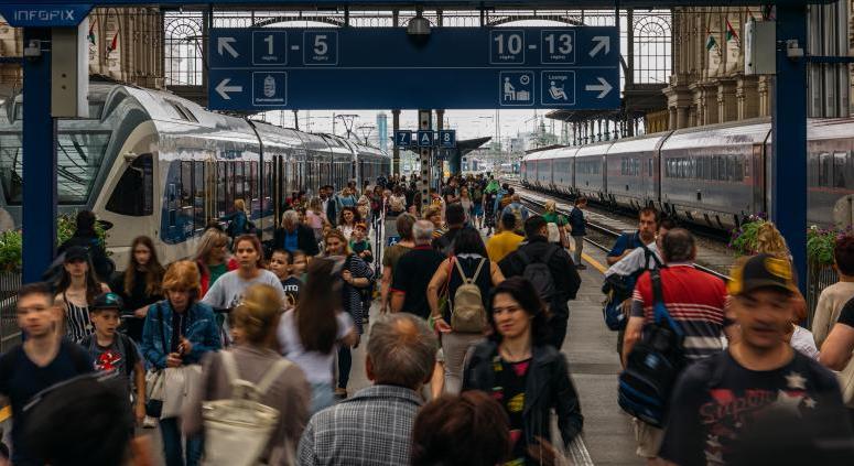 Vasútleépülés: fogytán a fideszesek türelme is, a megkérdezettek fele szerint Lázár Jánosnak le kellene mondania