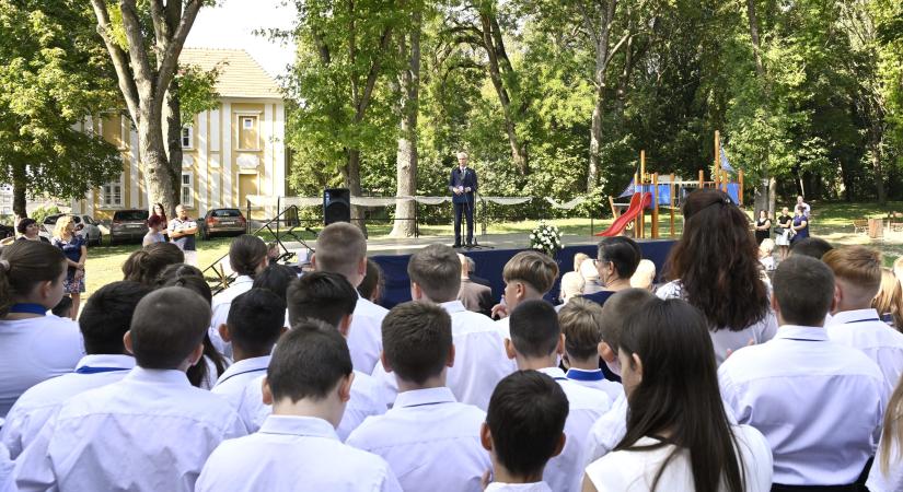 Már azt sem tudjuk pontosan, hogy hány gyerek jár a magyar iskolákba