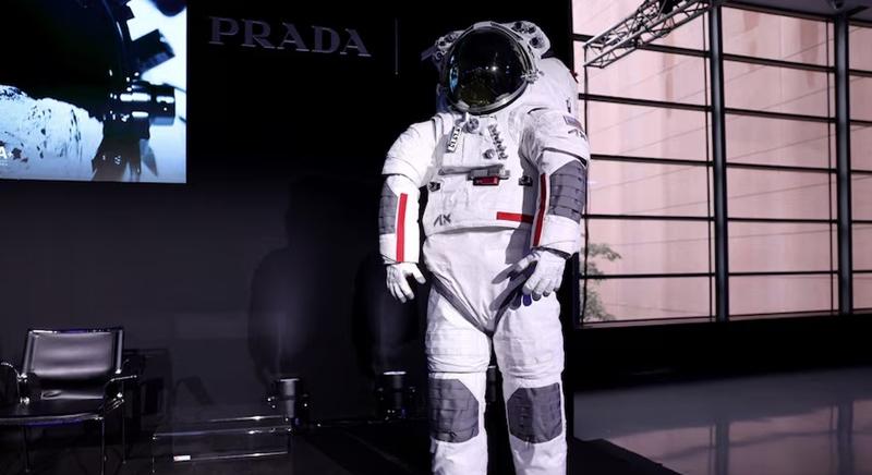 Trendi holdraszállás: A Prada szkafandert tervezett a NASA számára a következő űrutazáshoz