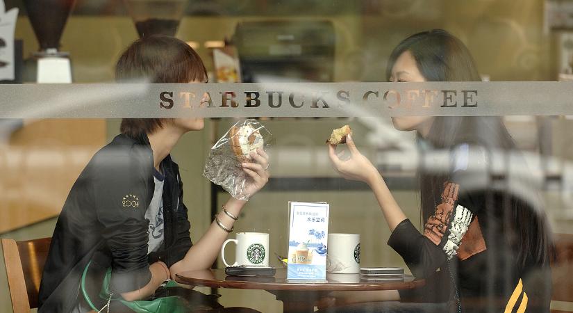 A Starbucks nem szórakozik, a magángépes vezér mellé egy veteránt is leigazolt