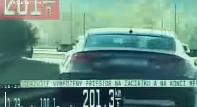 201-gyel veretett az Audi-sofőr – kifizette a bírságot, és továbbhajtott (VIDEÓ)