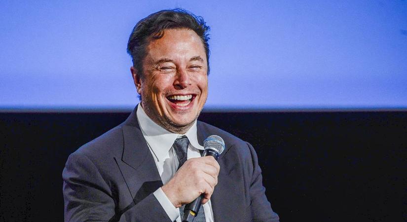 Rápillantott Elon Musk a történészre, aki ki akarja a magyarokat zárni az EU-ból és a képébe röhögött