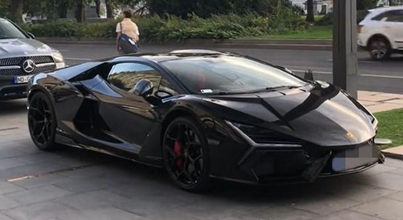 Jó nagy feltűnést keltett Lamborghinijével Szoboszlai, de mégis mennyi az annyi?