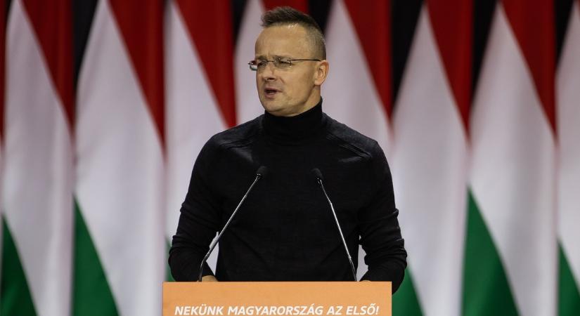 Szijjártó Péter kifakadt: „Itt mindenkinek elment a józan esze?”