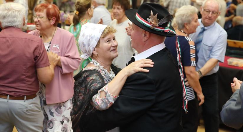 Ismét mulatott a felsővárosi nyugdíjas klub (galéria)