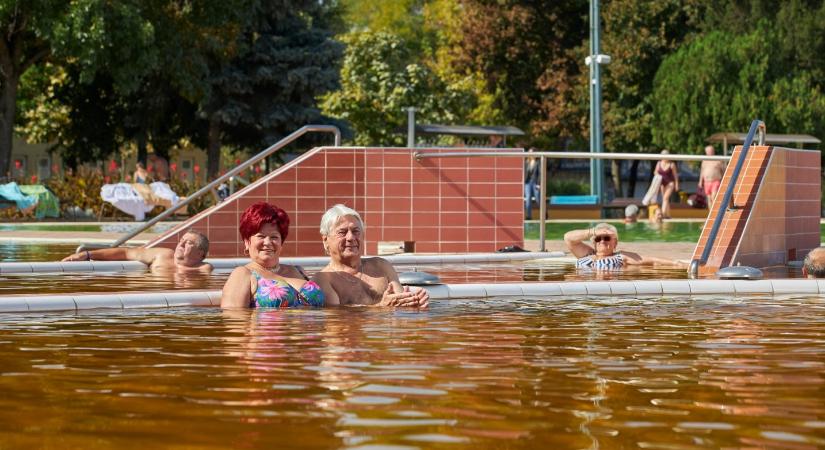 Olcsó fürdőbelépők nyugdíjasoknak, gyógyító mofetta és újranyitott termálfürdő