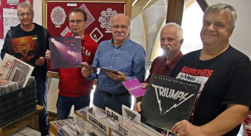 Lemezbörze különlegességekkel és sokak által kedvelt albumokkal