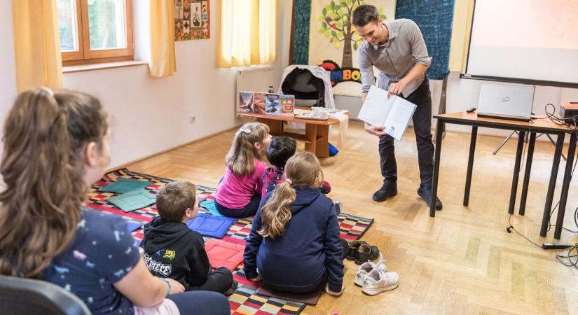 Doktor Szuri rajzban és élőben