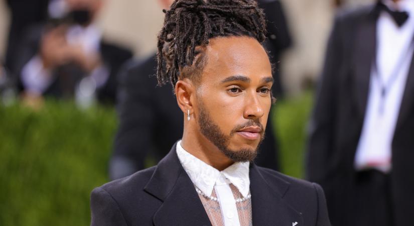 F1: Divatgálát szervez Lewis Hamilton