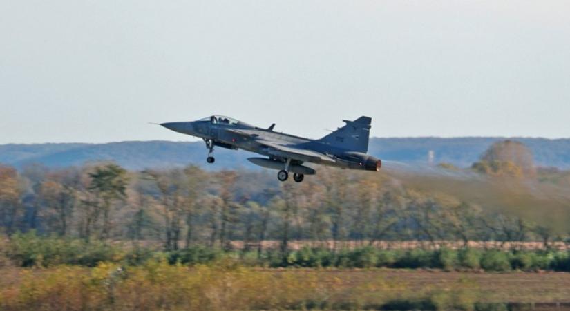 Kiképzési gyakorlatot tartanak a honvédség Gripenjei