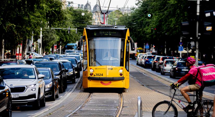 Ismét felborul a közlekedés Budapesten az október 23-ai megemlékezések miatt