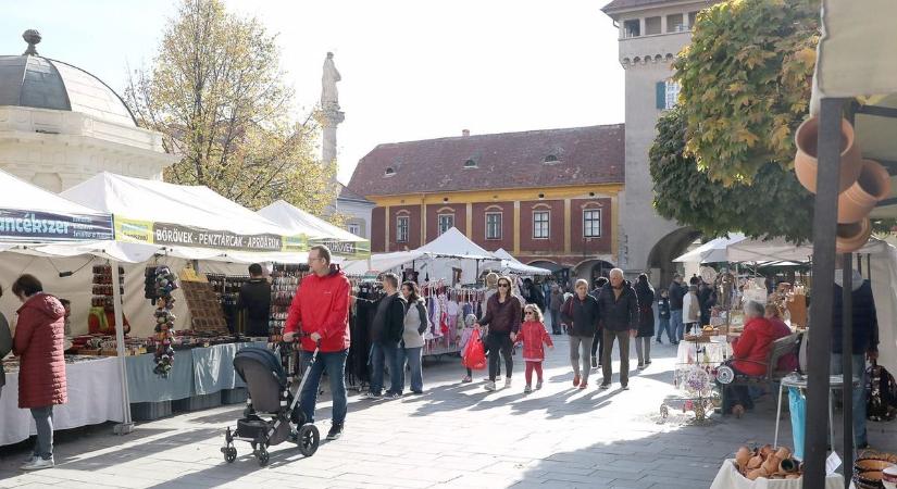 Így készült a hentes tokány és a gulyásleves a kőszegi iparosoknál az Orsolya-napi Vásáron - fotók